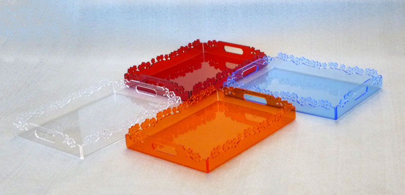vassoi in plexiglass colorato